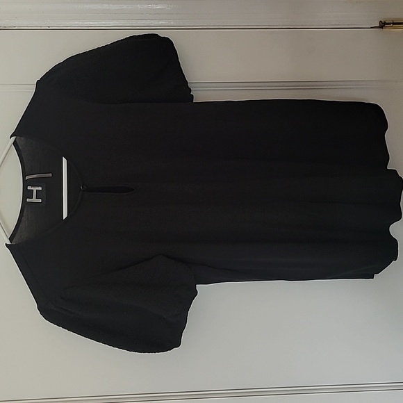 H by bordeaux Tops - 💚5/$20💚 H by Bordeaux Black Blouse